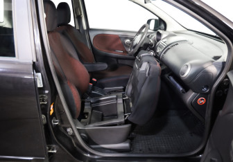 Подержанный автомобиль Nissan Note 2008 года (19 фото)