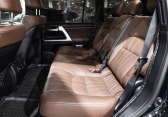 Подержанный автомобиль Toyota Land Cruiser Suv 2019 года (13 фото)