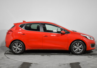 Подержанный автомобиль Kia Ceed Hatchback 2018 года (4 фото)