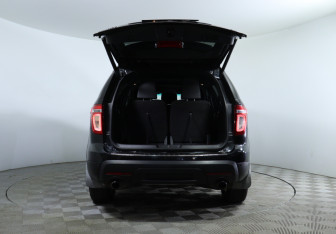 Подержанный автомобиль Ford Explorer 2013 года (7 фото)