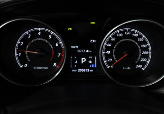 Подержанный автомобиль Mitsubishi Outlander 2012 года (12 фото)