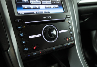 Подержанный автомобиль Ford Mondeo Sedan 2014 года (17 фото)