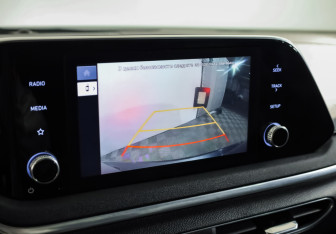 Подержанный автомобиль Hyundai Sonata 2022 года (16 фото)