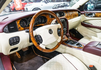 Подержанный автомобиль Jaguar XJ 2008 года (26 фото)