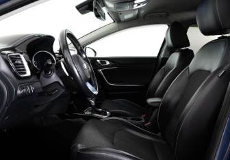 Подержанный автомобиль Kia Ceed Wagon 2019 года (17 фото)