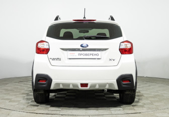Подержанный автомобиль Subaru XV 2012 года (6 фото)