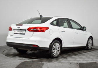 Подержанный автомобиль Ford Focus Sedan 2017 года (5 фото)