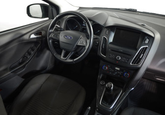 Подержанный автомобиль Ford Focus Hatchback 2019 года (8 фото)