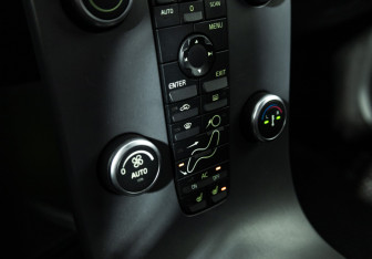 Подержанный автомобиль Volvo S40 2011 года (15 фото)
