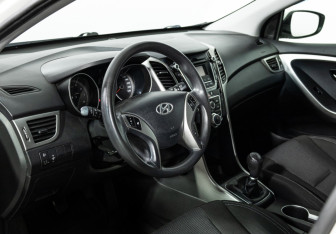 Подержанный автомобиль Hyundai i30 Hatchback 2013 года (11 фото)