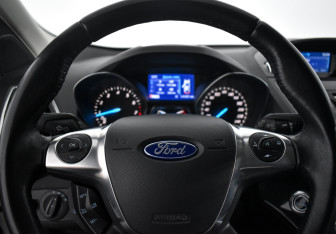 Подержанный автомобиль Ford Kuga 2013 года (17 фото)