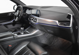 Подержанный автомобиль BMW X5 2019 года (12 фото)