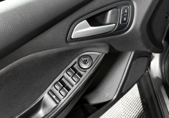 Подержанный автомобиль Ford Focus Sedan 2016 года (10 фото)