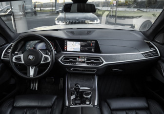 Подержанный автомобиль BMW X7 2021 года (12 фото)