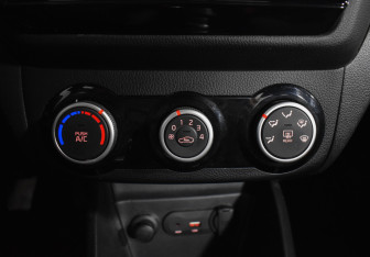 Подержанный автомобиль Kia Rio Sedan 2015 года (15 фото)