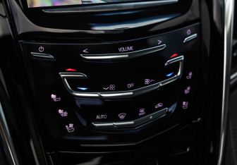 Подержанный автомобиль Cadillac Escalade Suv 2016 года (17 фото)