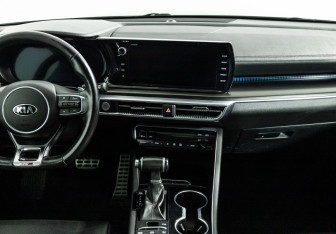 Подержанный автомобиль Kia K5 2021 года (14 фото)