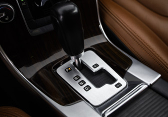 Подержанный автомобиль Volvo S60 2011 года (15 фото)