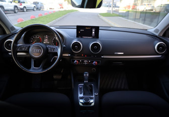 Подержанный автомобиль Audi A3 Sedan 2017 года (9 фото)