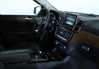 Подержанный автомобиль Mercedes-Benz GLE 2015 года (10 фото)