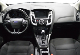Подержанный автомобиль Ford Focus Hatchback 2016 года (14 фото)