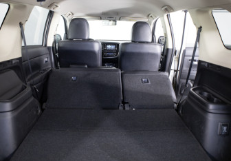 Подержанный автомобиль Mitsubishi Outlander 2017 года (15 фото)