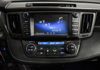 Подержанный автомобиль Toyota RAV4 2017 года (18 фото)