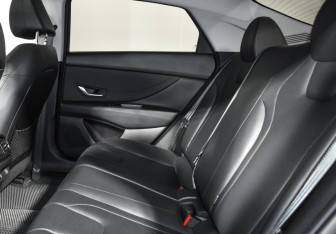 Подержанный автомобиль Hyundai Elantra Sedan 2024 года (12 фото)