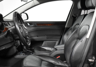 Подержанный автомобиль Skoda Superb Liftback 2011 года (10 фото)