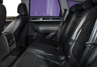 Подержанный автомобиль Volkswagen Touareg 2011 года (12 фото)
