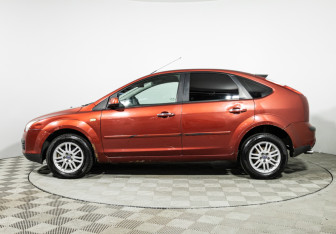 Подержанный автомобиль Ford Focus Hatchback 2007 года (8 фото)