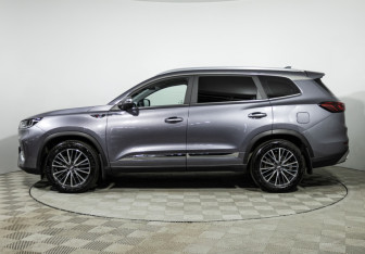 Подержанный автомобиль Chery Tiggo 8 Pro 2023 года (8 фото)