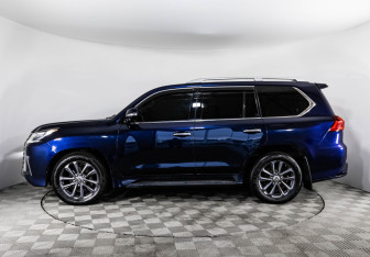 Подержанный автомобиль Lexus LX 2015 года (10 фото)