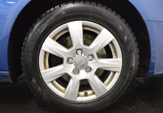 Подержанный автомобиль Audi A4 Sedan 2011 года (9 фото)