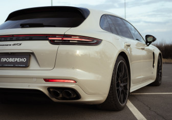 Подержанный автомобиль Porsche Panamera Wagon 2019 года (10 фото)