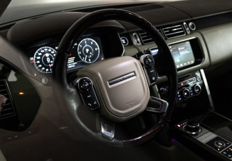 Подержанный автомобиль Land Rover Range Rover 2017 года (39 фото)