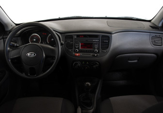 Подержанный автомобиль Kia Rio Hatchback 2010 года (9 фото)