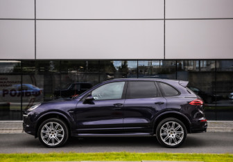 Подержанный автомобиль Porsche Cayenne 2017 года (9 фото)