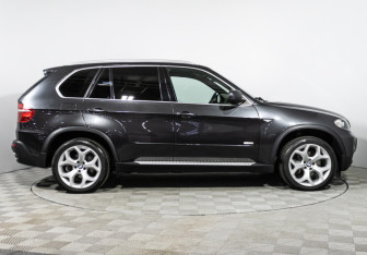 Подержанный автомобиль BMW X5 2010 года (4 фото)
