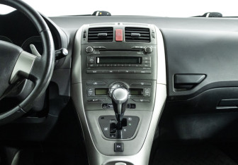 Подержанный автомобиль Toyota Auris Hatchback 2008 года (14 фото)