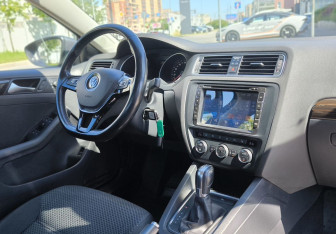Подержанный автомобиль Volkswagen Jetta Sedan 2014 года (9 фото)