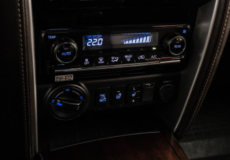 Подержанный автомобиль Toyota Fortuner 2018 года (20 фото)