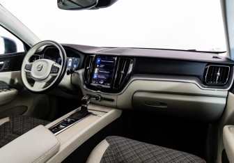 Подержанный автомобиль Volvo XC60 2021 года (9 фото)