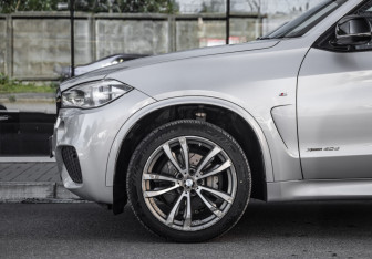 Подержанный автомобиль BMW X5 2016 года (10 фото)