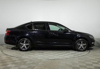 Подержанный автомобиль Skoda Octavia Liftback 2017 года (4 фото)