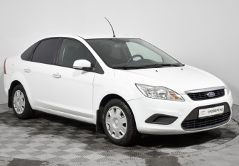 Подержанный автомобиль Ford Focus Sedan 2011 года (3 фото)