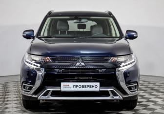 Подержанный автомобиль Mitsubishi Outlander 2021 года (2 фото)