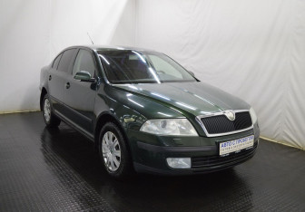 Подержанный автомобиль Skoda Octavia Liftback 2005 года (3 фото)
