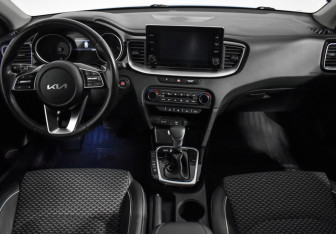 Подержанный автомобиль Kia Ceed Wagon 2022 года (15 фото)