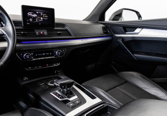 Подержанный автомобиль Audi Q5 2018 года (18 фото)